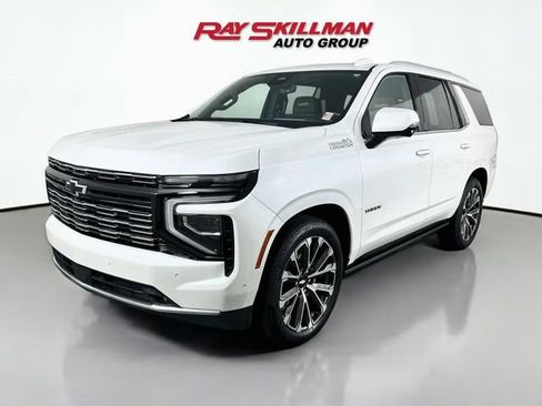 Used 2025 Chevrolet Tahoe High Country AWD/4WD image 3
