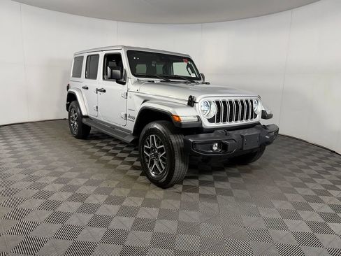 Used 2024 Jeep Wrangler Unlimited Sahara AWD/4WD image 5