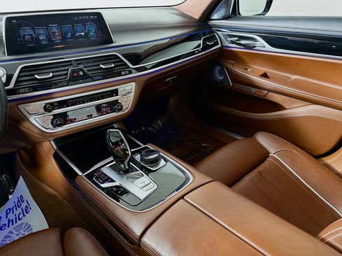 Used 2016 BMW 750i xDrive image 24
