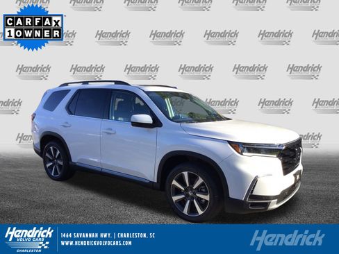 Used 2024 Honda Pilot Touring image 1