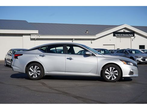 Used 2022 Nissan Altima 2.5 S image 2