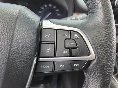 Used 2023 Toyota Sienna XLE FWD image 21