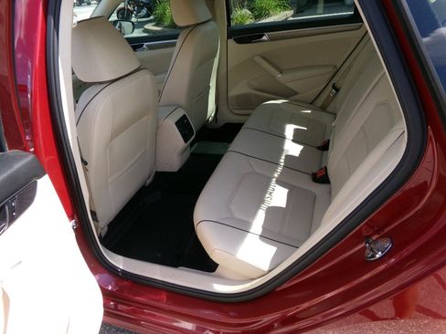 Used 2017 Volkswagen Passat 1.8T SE FWD image 17