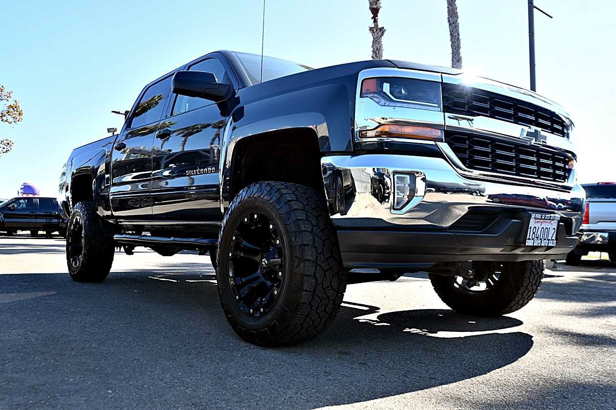 Used 2018 Chevrolet Silverado 1500 LT w/ All Star Edition RWD image 3