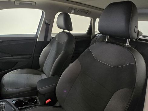 New 2026 Volkswagen Taos SE FWD image 19