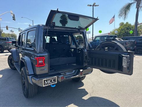 Used 2021 Jeep Wrangler Unlimited Sahara image 36