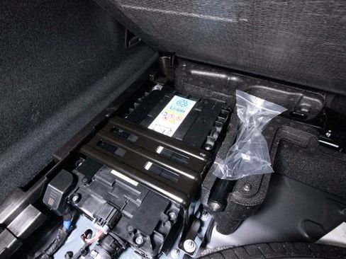 Used 2025 Volvo XC60 B5 Plus AWD/4WD image 36
