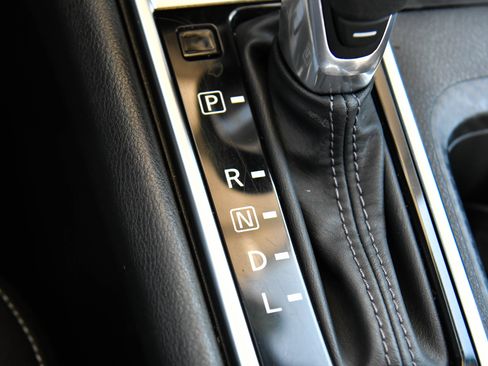 Used 2025 Nissan Sentra SV FWD image 23