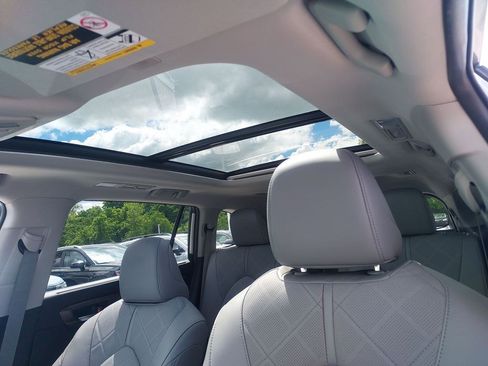 Used 2025 Toyota Highlander Platinum AWD/4WD image 35