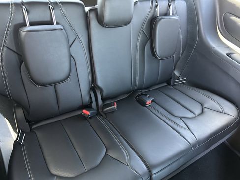 New 2026 Chrysler Pacifica Select image 11