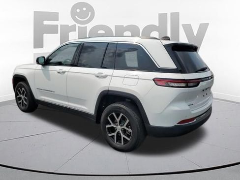 Used 2023 Jeep Grand Cherokee Limited AWD/4WD image 3