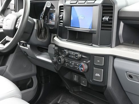 Used 2024 Ford F350 XL w/ XL Chrome Package image 27