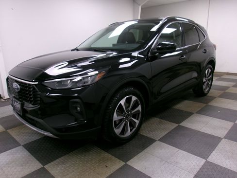 Used 2024 Ford Escape Platinum AWD/4WD image 1