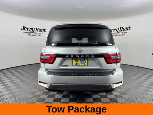 Used 2024 Nissan Armada SL w/ Captain's Chairs Package image 8