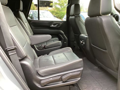 Used 2023 GMC Yukon SLT AWD/4WD image 6