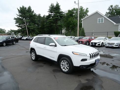 Used 2016 Jeep Cherokee Latitude w/ Safety/Convenience Group AWD/4WD image 2