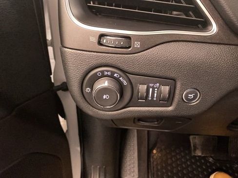 Used 2019 Jeep Cherokee Trailhawk w/ Comfort & Convenience Group image 22