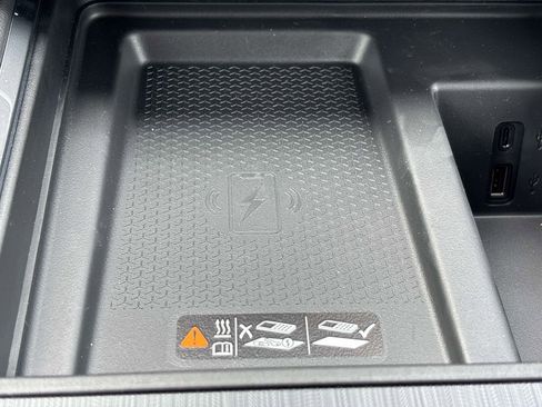 New 2026 GMC Acadia Elevation w/ Elevation Premium Package AWD/4WD image 19