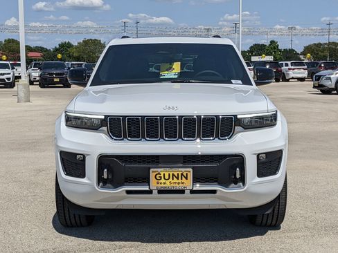 New 2025 Jeep Grand Cherokee Overland w/ Luxury Tech Group IV image 8