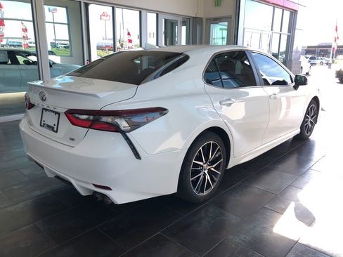 Used 2021 Toyota Camry SE w/ Cold Weather Package image 5
