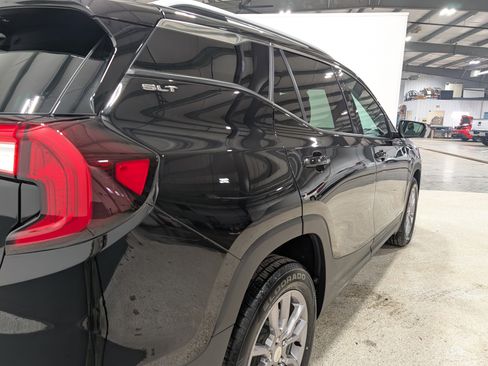 Used 2022 GMC Terrain SLT w/ Tech Package image 3