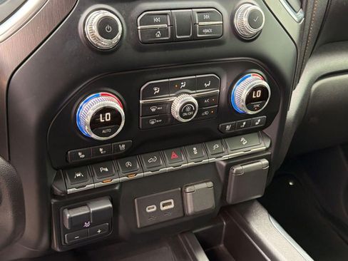 Used 2021 GMC Sierra 1500 AT4 w/ AT4 Value Package AWD/4WD image 17