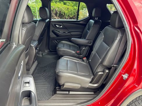 Used 2022 Chevrolet Traverse LT FWD image 30