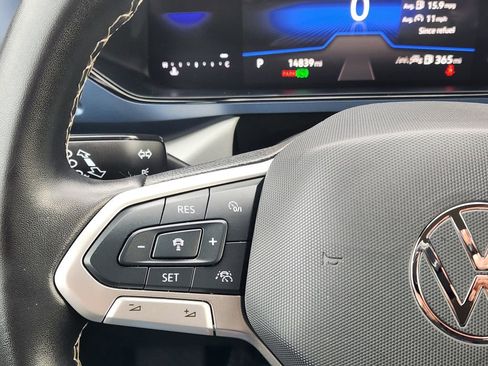 Certified 2024 Volkswagen Taos SE image 18