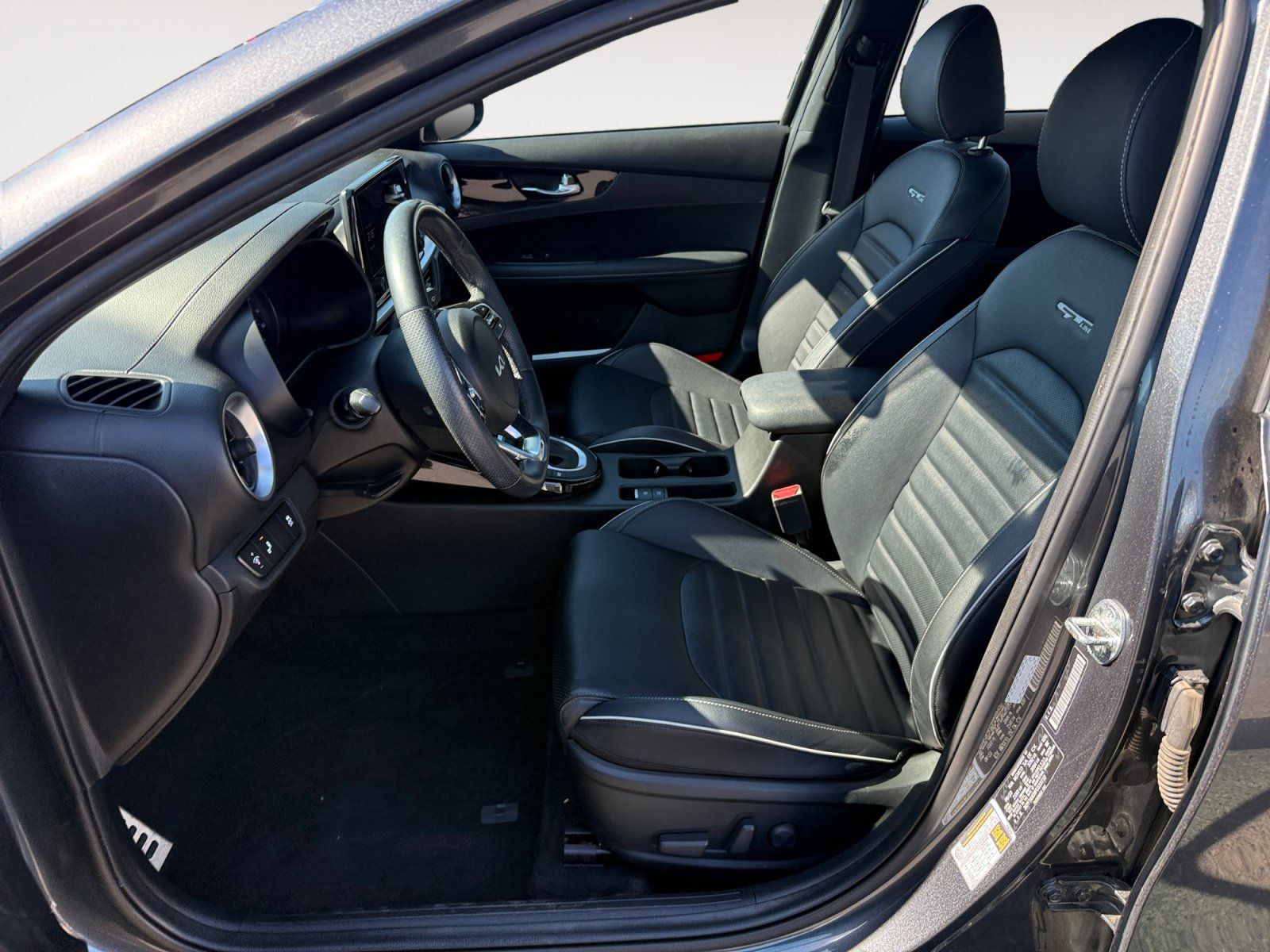 Used 2023 Kia Forte GT-Line w/ GT-Line Premium Package FWD image 10