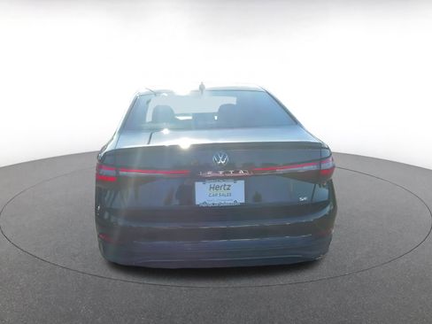 Used 2025 Volkswagen Jetta SE image 12