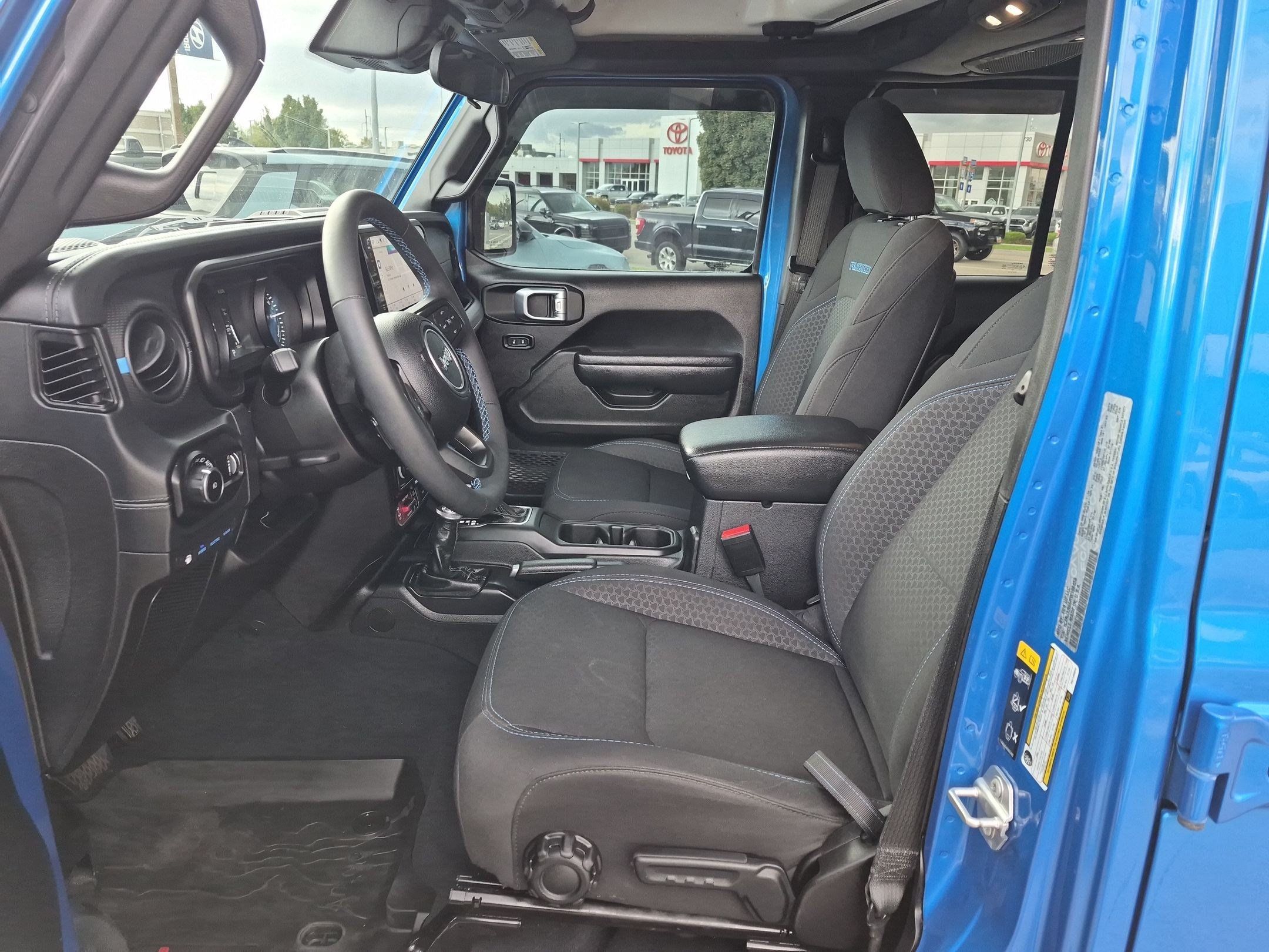 Used 2024 Jeep Wrangler Unlimited Rubicon 4xe w/ Convenience Group AWD/4WD image 16
