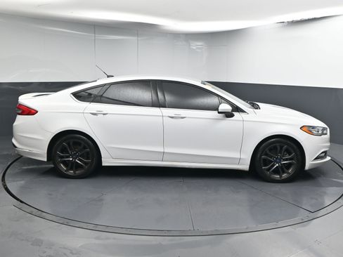 Used 2018 Ford Fusion SE w/ Equipment Group 201A image 9