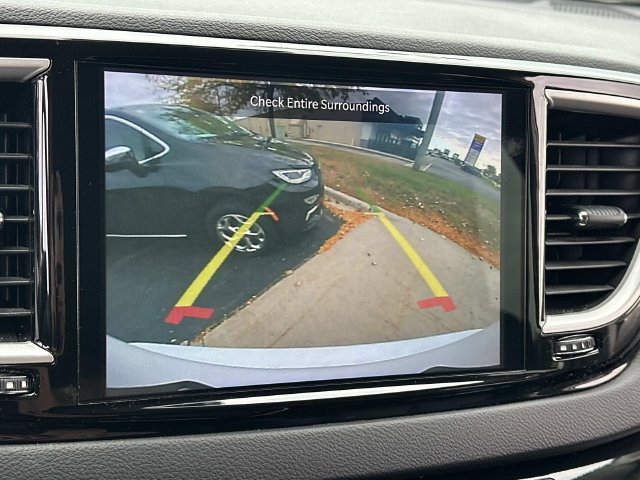 Used 2024 Chrysler Pacifica Touring-L FWD image 25