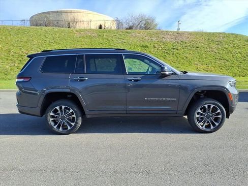 Used 2023 Jeep Grand Cherokee L Overland w/ Luxury Tech Group IV image 4