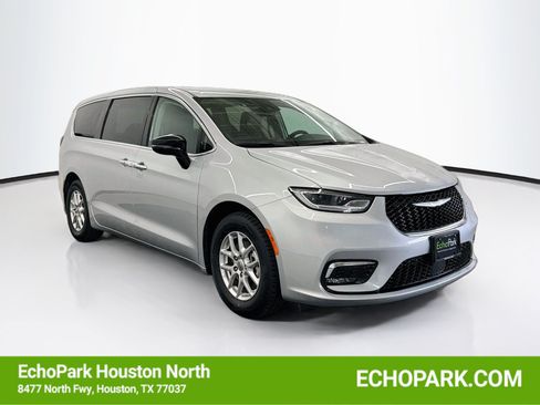 Used 2024 Chrysler Pacifica Touring-L FWD image 1