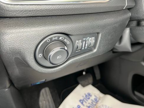 New 2026 Chrysler Pacifica Limited image 16