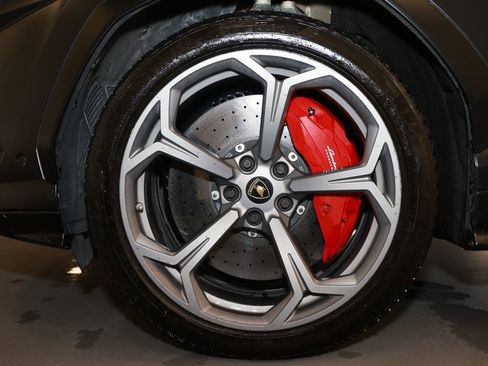 Used 2019 Lamborghini Urus image 25