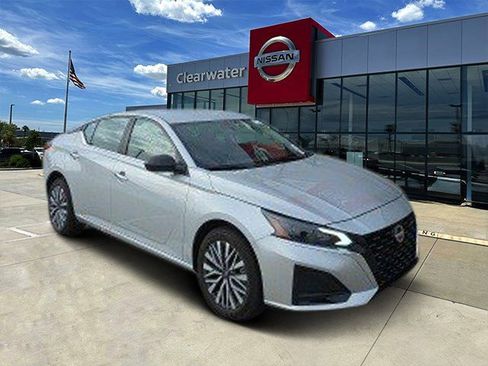 Used 2025 Nissan Altima 2.5 SV image 1