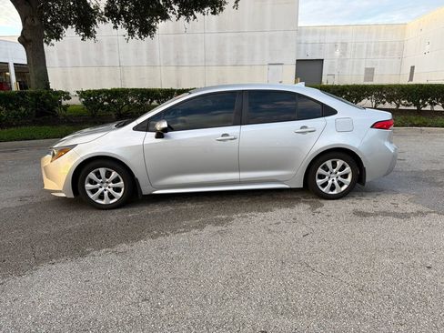 Used 2025 Toyota Corolla LE FWD image 2