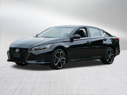 Certified 2024 Nissan Altima 2.5 SR w/ SR Premium Package AWD/4WD image 3
