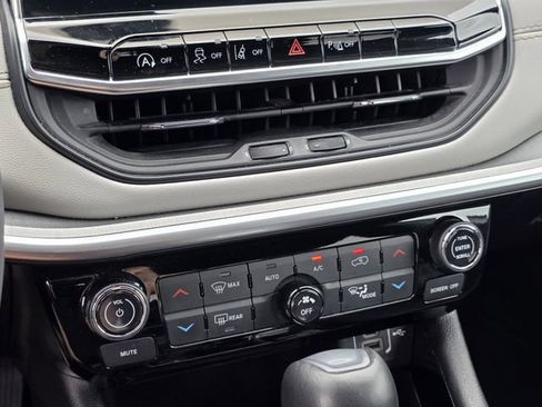 Used 2025 Jeep Compass Limited AWD/4WD image 14