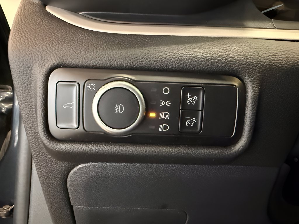 Used 2023 Ford Explorer XLT w/ Equipment Group 202A AWD/4WD image 19