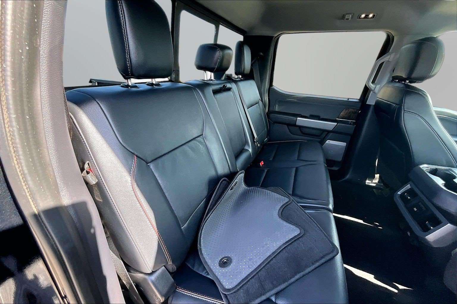 Used 2023 Ford F250 Lariat w/ Lariat Ultimate Package AWD/4WD image 17