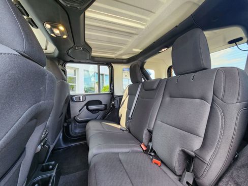Used 2021 Jeep Wrangler Unlimited Sport image 39