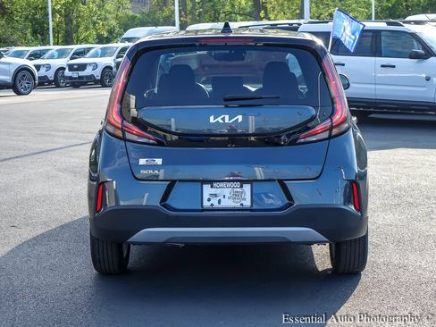 Used 2025 Kia Soul LX w/ LX Technology Package FWD image 6