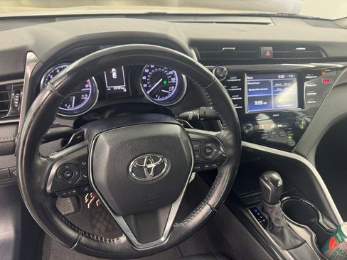 Used 2020 Toyota Camry SE w/ Carpet Mat Package FWD image 8