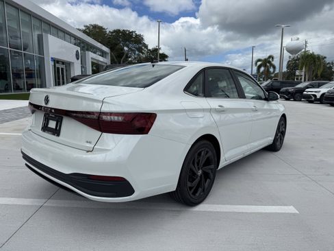 New 2025 Volkswagen Jetta SE image 3