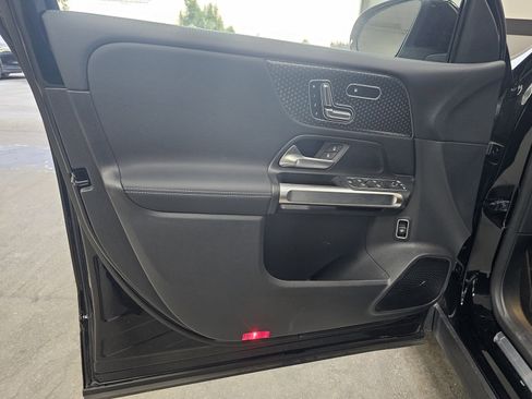 Used 2024 Mercedes-Benz EQB 300 4MATIC image 10