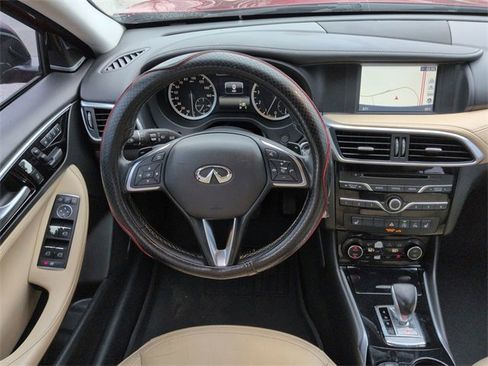 Used 2017 INFINITI QX30 Premium w/ Navigation Package image 15