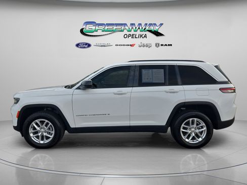 Used 2025 Jeep Grand Cherokee Laredo X image 4